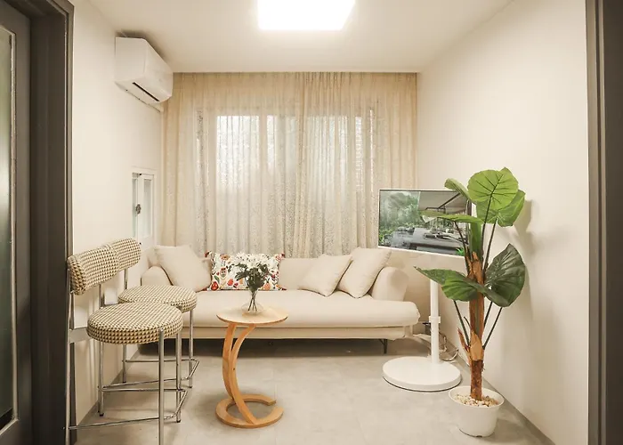 Lumini House